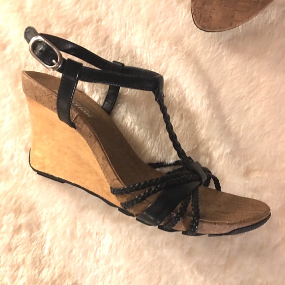 NWOT Kenneth Cole Reaction-Blk/wedge sandal. Sz 6 - Picture 6 of 8